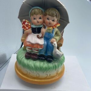 Vintage MCM Himark Japan music box boy girl under umbrella